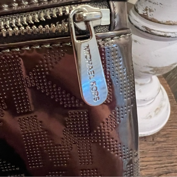 NWOT Michael Kors Metallic Wristlet - Picture 4 of 8